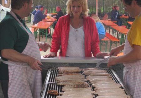 Das Maifest ist der Beginn der „Bratwurstsaison“